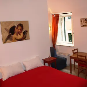 Hella Ibernesi 23 Fori Imperiali Inn, New Gestion! , Roma Italia